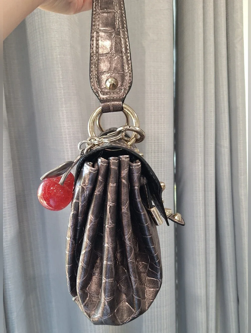 Y2K Guess Metallic Shoulder Bag - Picture 4 of 5